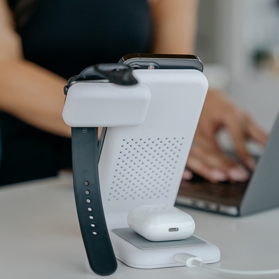 Ładowarka bezprzewodowa STM ChargeTree Swing 3w1 do Apple iPhone, AirPods i Watch (biały)