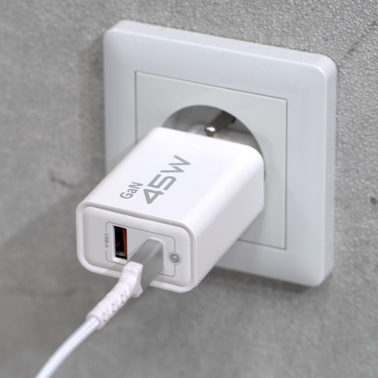 Blavec Ładowarka sieciowa BC-5 GaN - USB + Typ C - PD QC 45W 3A (TCBC5G-UCW453A) biała