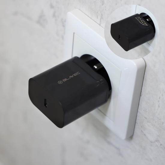 Blavec Ładowarka sieciowa BC-7 GaN4 - Typ C - PD QC 45W 3A z kablem Typ C na Typ C (TCBC7G4-CB453A+CC) czarna